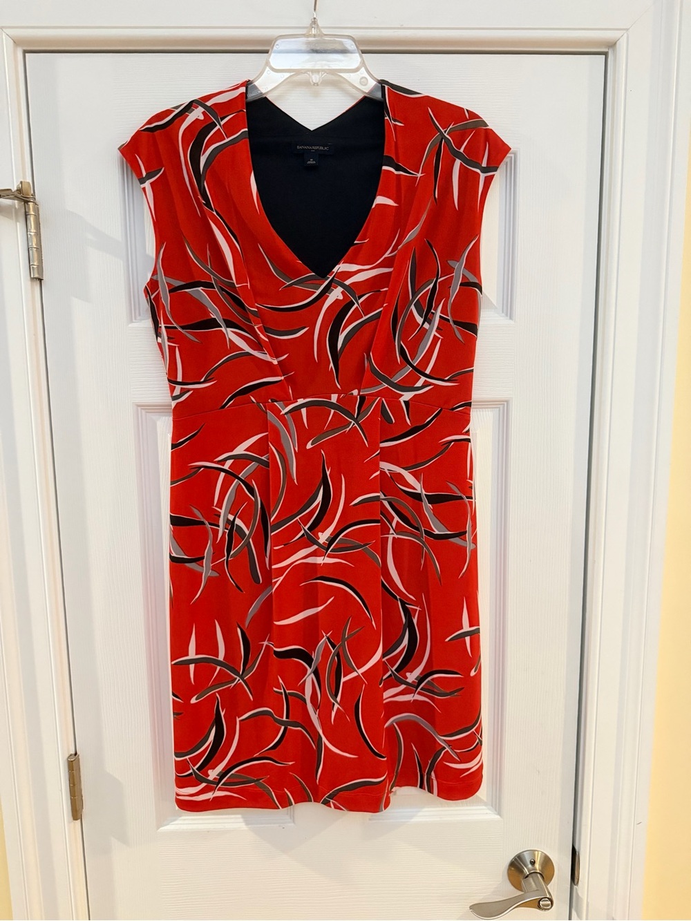 Ladies Size M Banana Republic Red Abstract Midi Dress with Black & Cream Accents
